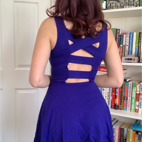 Skater style circle dress with cutout back - Picture 2 of 5